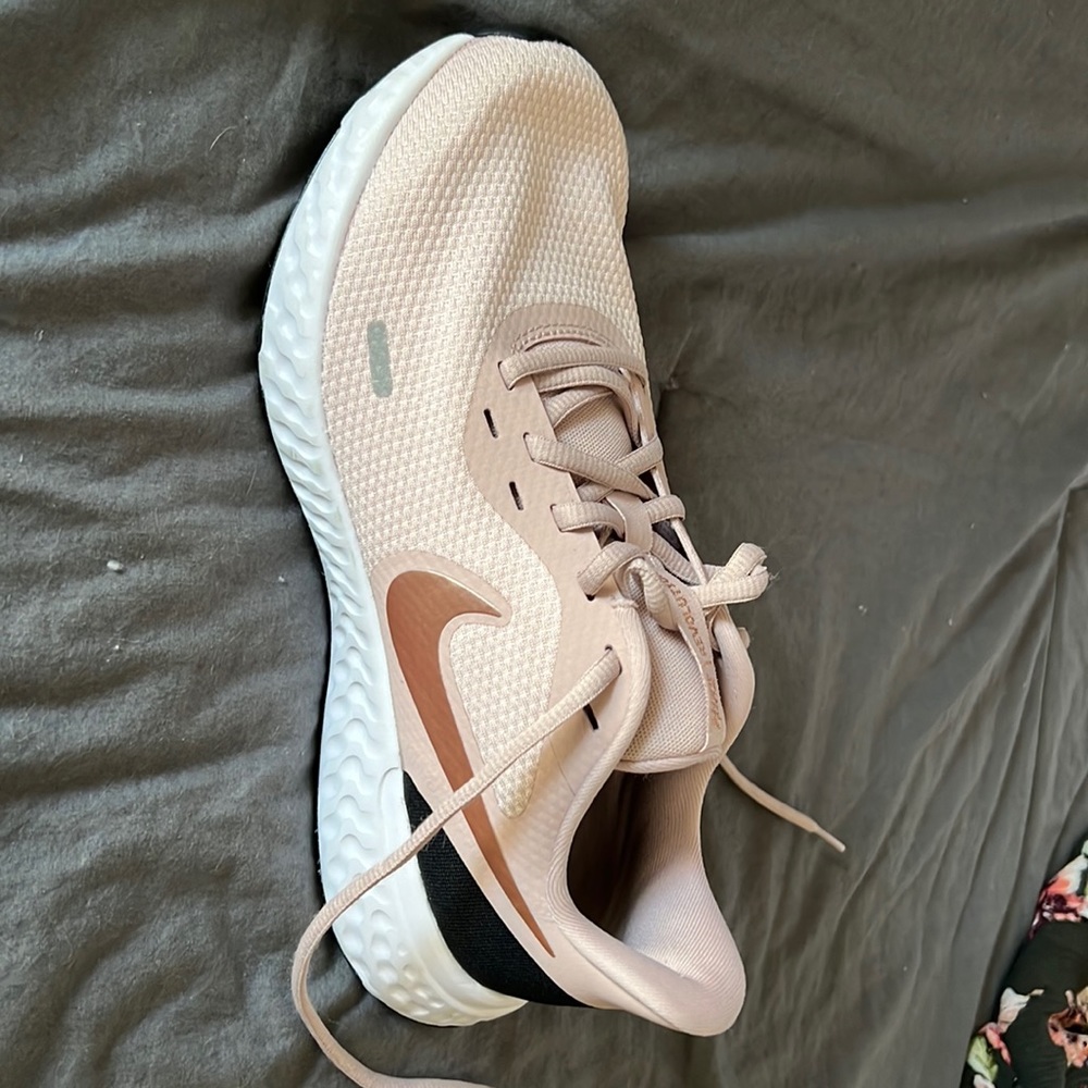 Nike Revolution Sneakers